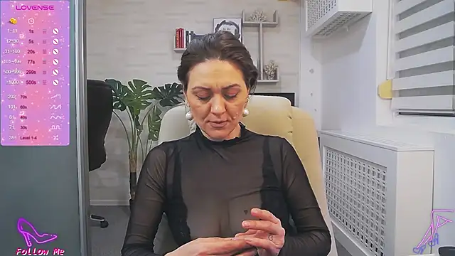 EllaMilf  online show from 02-22-25, 07:34