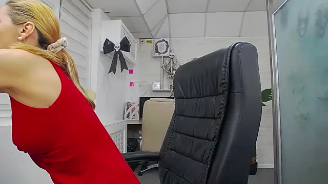 EllaMilf  online show from 10-29-25, 04:53