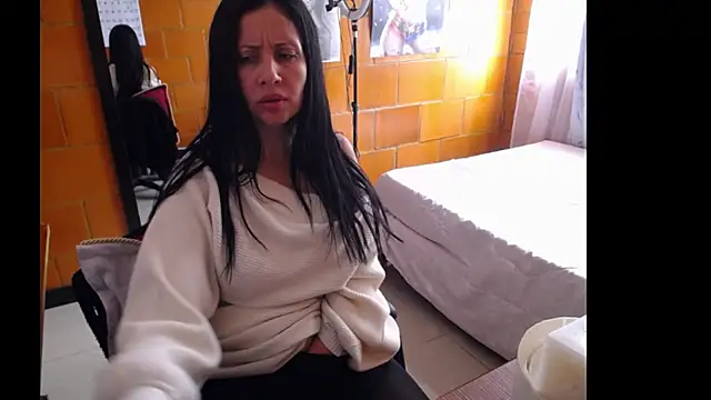 Snapshot of charlote_temple chatting on 01-27-25, 05:15 charlote temple online show from 01-27-25, 05:15