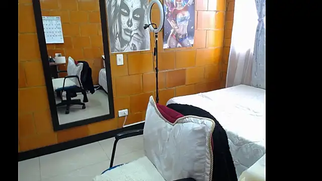 Snapshot of charlote_temple chatting on 01-28-25, 03:04 charlote temple online show from 01-28-25, 03:04