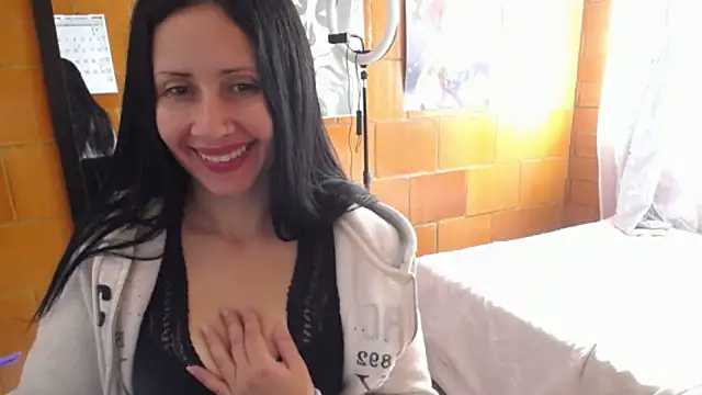 Snapshot of charlote_temple chatting on 02-20-25, 01:40 charlote temple online show from 02-20-25, 01:40