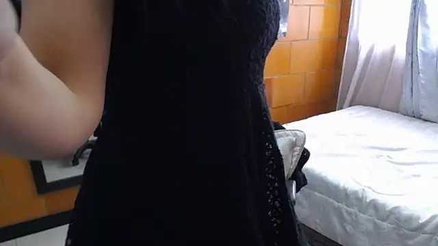 Snapshot of charlote_temple chatting on 03-20-25, 01:37 charlote temple online show from 03-20-25, 01:37