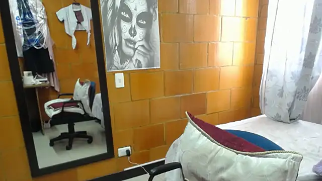 Snapshot of charlote_temple chatting on 10-14-25, 01:45 charlote temple online show from 10-14-25, 01:45