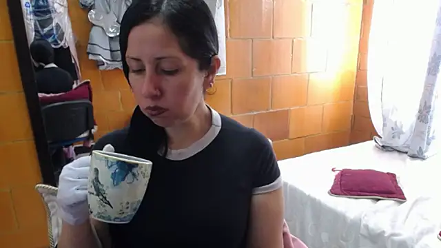 Snapshot of charlote_temple chatting on 10-30-25, 02:29 charlote temple online show from 10-30-25, 02:29