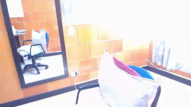 Snapshot of charlote_temple chatting on 01-08-26, 03:03 charlote temple online show from 01-08-26, 03:03