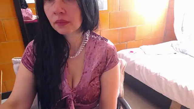 Snapshot of charlote_temple chatting on 02-11-26, 01:27 charlote temple online show from 02-11-26, 01:27