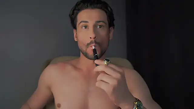 Snapshot of Keen___Luckystrike chatting on 12-15-24, 06:07 Keen Luckystrike online show from 12-15-24, 06:07