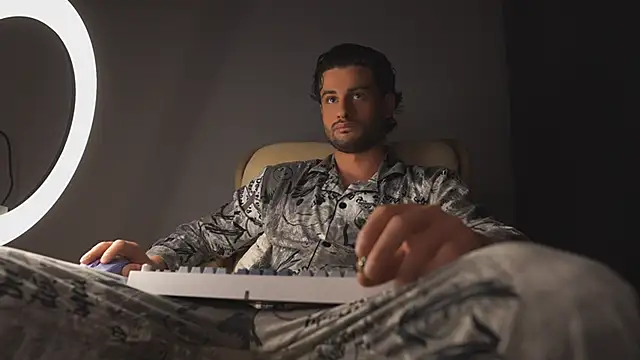 Snapshot of Keen___Luckystrike chatting on 03-04-25, 10:05 Keen Luckystrike online show from 03-04-25, 10:05