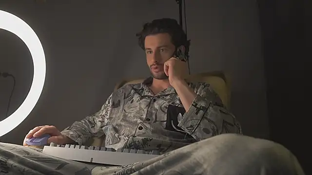 Snapshot of Keen___Luckystrike chatting on 03-17-25, 09:45 Keen Luckystrike online show from 03-17-25, 09:45