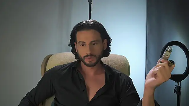 Snapshot of Keen___Luckystrike chatting on 12-13-25, 11:54 Keen Luckystrike online show from 12-13-25, 11:54