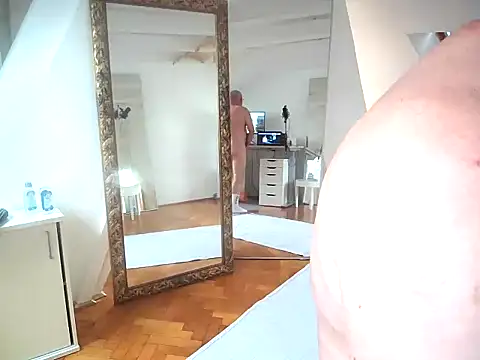 Snapshot of tobi_jerker chatting on 10-12-25, 11:42 tobi jerker online show from 10-12-25, 11:42