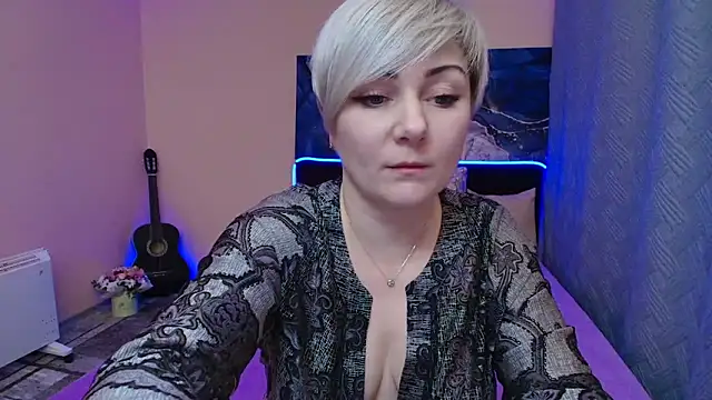 Snapshot of BlondPearl chatting on 02-14-26, 06:15 BlondPearl online show from 02-14-26, 06:15