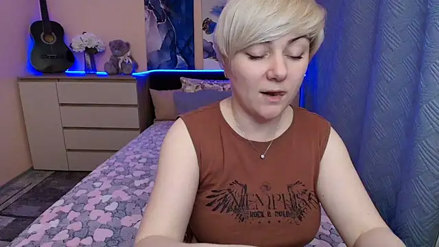 Snapshot of BlondPearl chatting on 05-25-26, 07:53 BlondPearl online show from 05-25-26, 07:53
