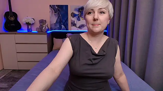 BlondPearl online show from 07-28-26, 08:52