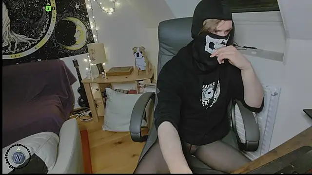 Snapshot of Nyl0nnickb0y chatting on 12-01-25, 09:20 Nyl0nnickb0y online show from 12-01-25, 09:20