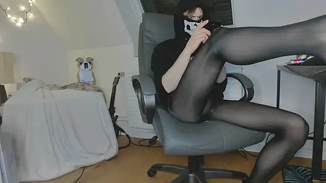 Snapshot of Nyl0nnickb0y chatting on 02-16-26, 09:11 Nyl0nnickb0y online show from 02-16-26, 09:11