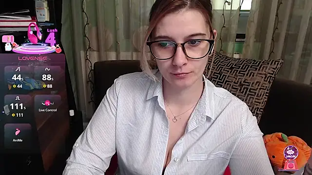 Snapshot of lovingfeetheels chatting on 01-14-26, 07:58 lovingfeetheels online show from 01-14-26, 07:58