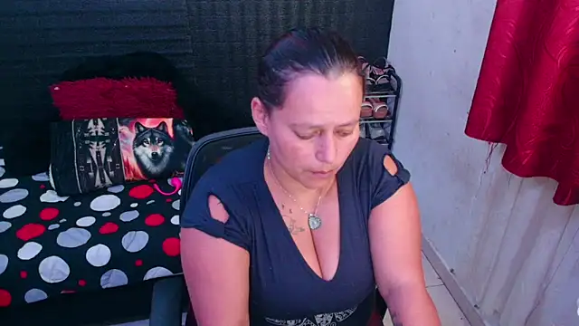 Snapshot of Diana_Lozano chatting on 01-18-25, 03:09 Diana Lozano online show from 01-18-25, 03:09