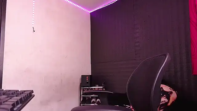 Snapshot of Diana_Lozano chatting on 02-03-25, 02:24 Diana Lozano online show from 02-03-25, 02:24