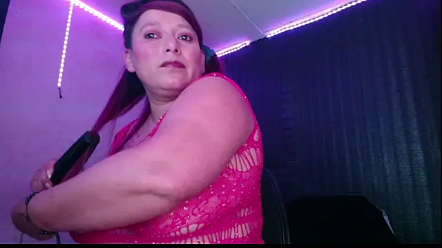 Snapshot of Diana_Lozano chatting on 02-14-25, 05:30 Diana Lozano online show from 02-14-25, 05:30