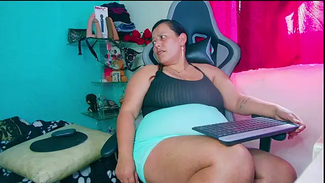 Snapshot of Diana_Lozano chatting on 11-24-25, 07:02 Diana Lozano online show from 11-24-25, 07:02