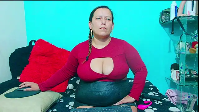 Snapshot of Diana_Lozano chatting on 11-27-25, 05:09 Diana Lozano online show from 11-27-25, 05:09