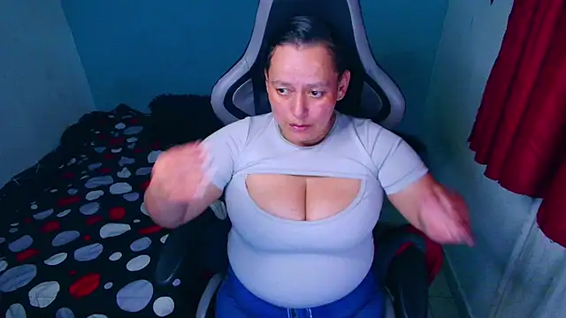 Snapshot of Diana_Lozano chatting on 07-19-26, 05:00 Diana Lozano online show from 07-19-26, 05:00