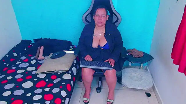 Snapshot of Diana_Lozano chatting on 07-20-26, 04:20 Diana Lozano online show from 07-20-26, 04:20