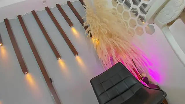 Sophia Cameron online show from 10-04-25, 09:35