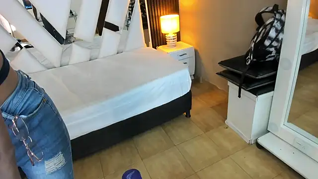 Linda4Petite online show from 12-15-25, 06:01