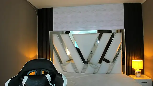 Linda4Petite online show from 12-16-25, 06:24