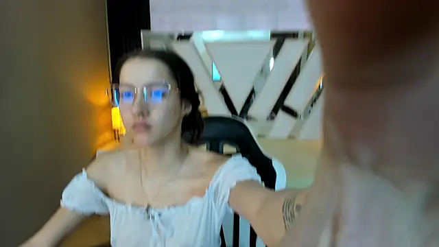 Snapshot of Linda4Petite chatting on 01-10-26, 06:31 Linda4Petite online show from 01-10-26, 06:31