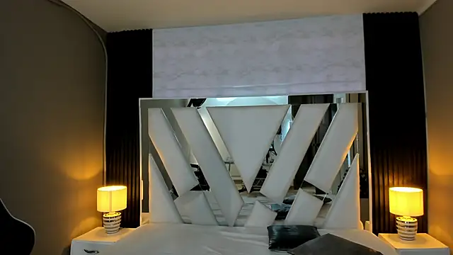 Snapshot of Linda4Petite chatting on 02-04-26, 06:14 Linda4Petite online show from 02-04-26, 06:14