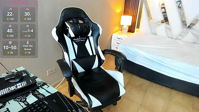 Linda4Petite online show from 03-11-26, 06:03