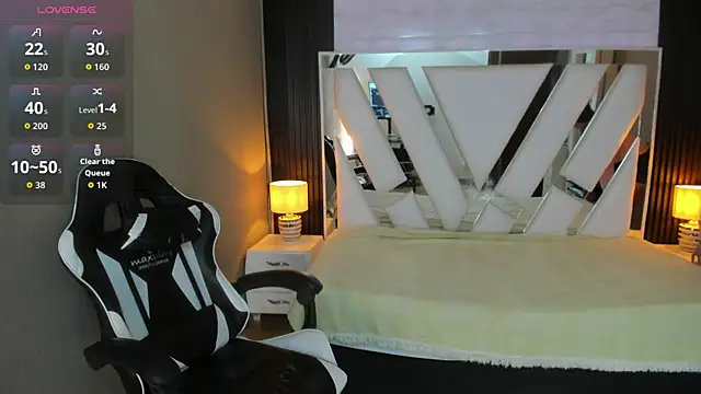 Linda4Petite online show from 04-18-26, 06:34