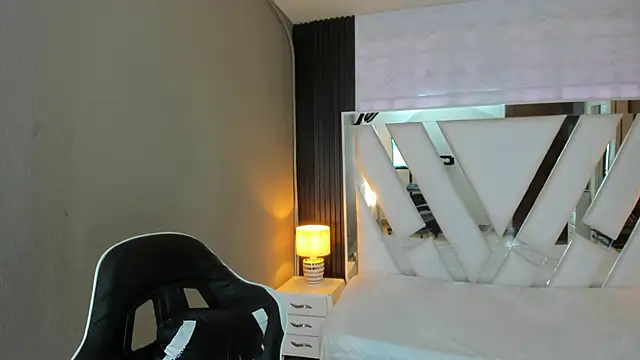 Linda4Petite online show from 04-19-26, 01:43