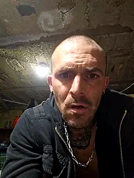 Snapshot of Afti2828 chatting on 12-20-25, 07:21 Afti2828 online show from 12-20-25, 07:21