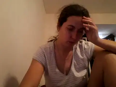 Snapshot of Tamilashaa chatting on 01-06-25, 12:24 Tamilashaa online show from 01-06-25, 12:24