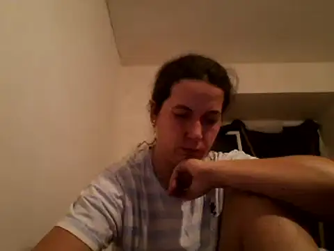 Snapshot of Tamilashaa chatting on 01-08-25, 04:11 Tamilashaa online show from 01-08-25, 04:11