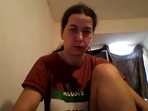 Snapshot of Tamilashaa chatting on 03-16-25, 06:53 Tamilashaa online show from 03-16-25, 06:53