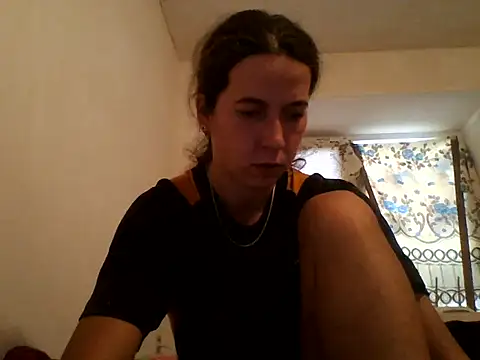 Snapshot of Tamilashaa chatting on 10-20-25, 10:27 Tamilashaa online show from 10-20-25, 10:27