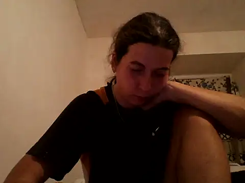 Snapshot of Tamilashaa chatting on 10-25-25, 04:24 Tamilashaa online show from 10-25-25, 04:24