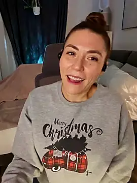 Ellie-L-Elizabeth online show from 12-16-24, 02:36