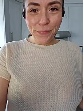 Ellie-L-Elizabeth online show from 02-14-25, 09:21