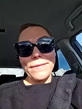 Ellie-L-Elizabeth online show from 02-19-25, 02:34