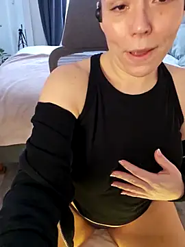 Ellie-L-Elizabeth online show from 03-06-25, 06:48