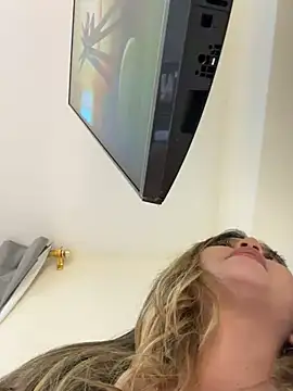 lunablossom  online show from 12-20-24, 12:19