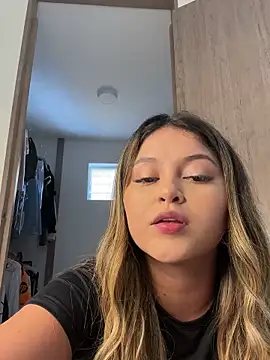 lunablossom  online show from 12-25-24, 07:24