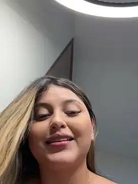 lunablossom  online show from 01-08-25, 05:48