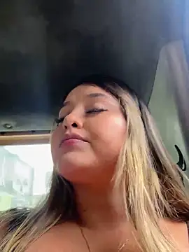 lunablossom  online show from 02-08-25, 07:38